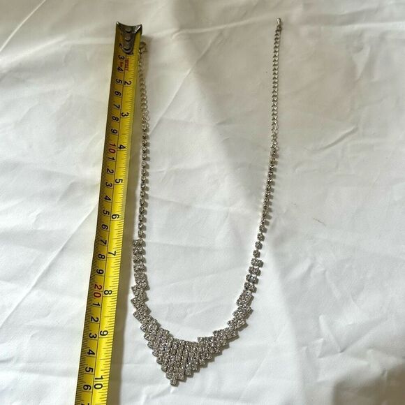 Rhinestone statement necklace - Picture 5 of 9